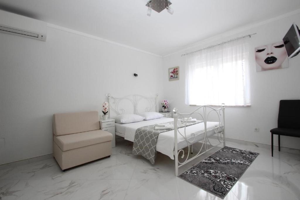 Genoa Rooms Пореч Екстериор снимка