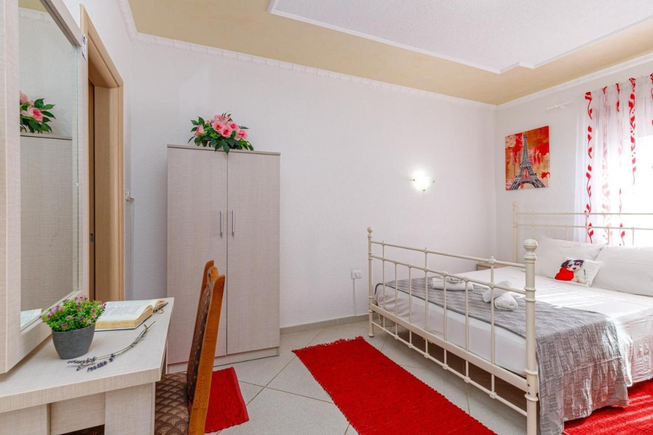 Genoa Rooms Пореч Екстериор снимка