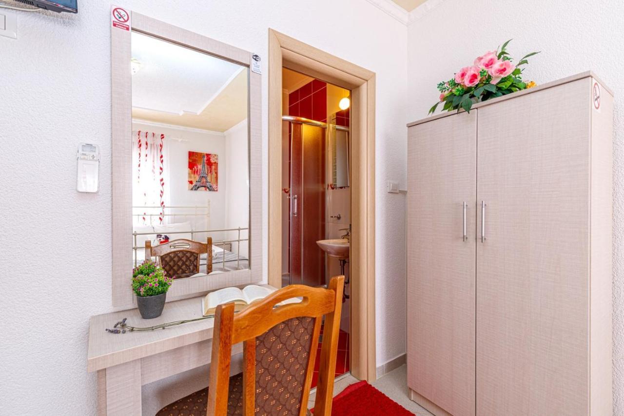 Genoa Rooms Пореч Екстериор снимка
