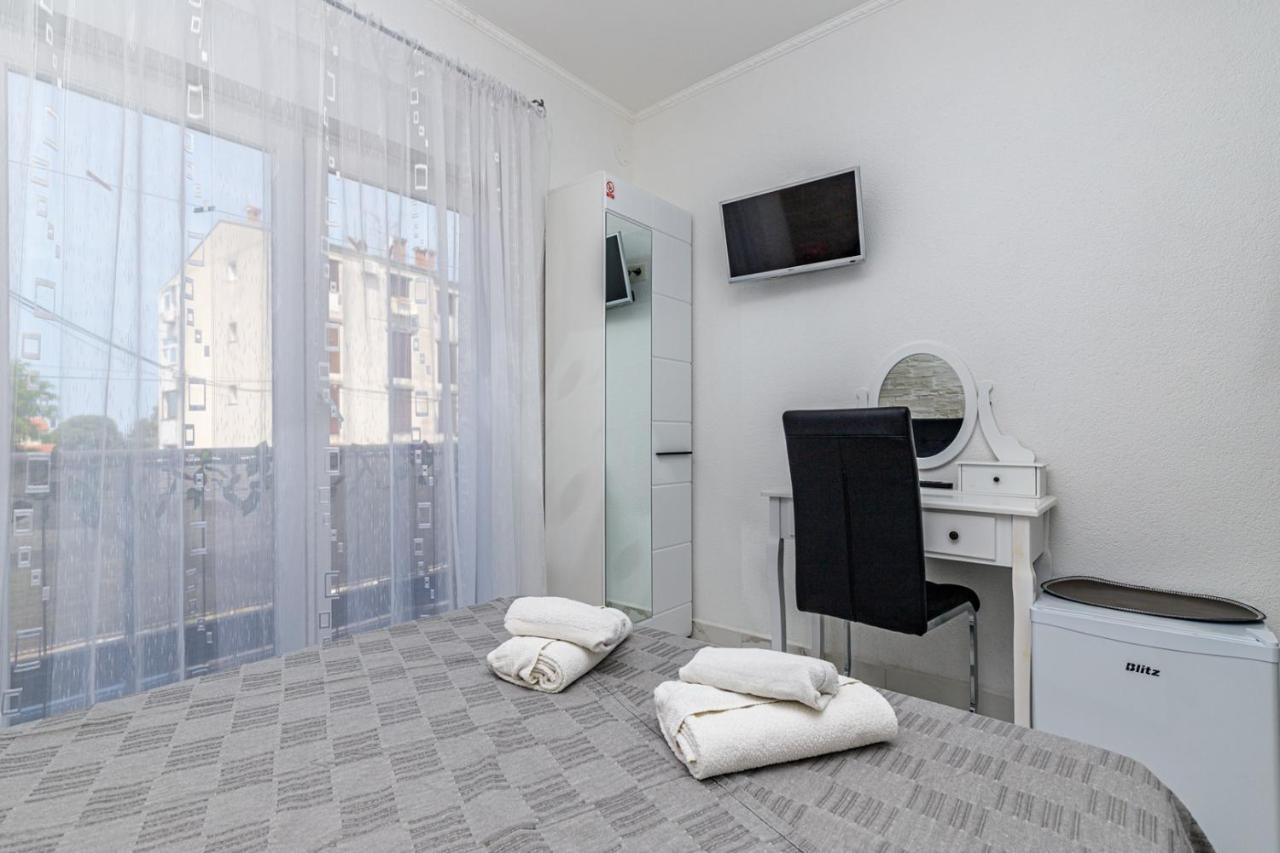 Genoa Rooms Пореч Екстериор снимка